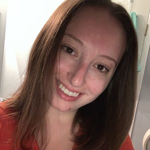 Meet your Posher, Becca